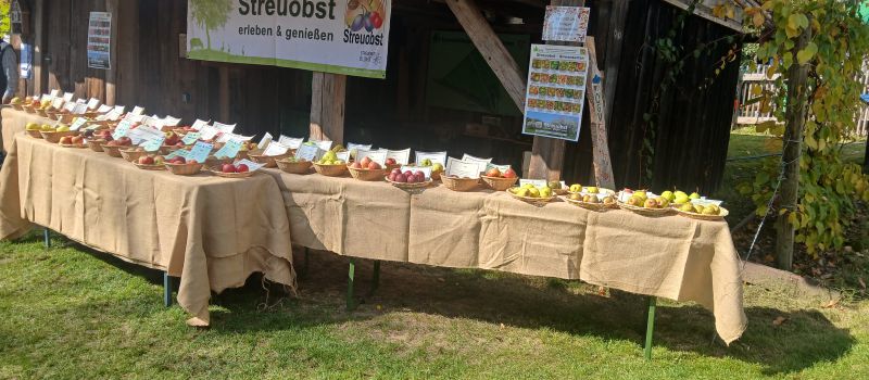 Obstausstellung und Gerätevorführung
